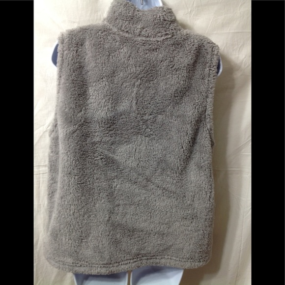 Women's size XL Petite SONOMA faux fur vest - Picture 2 of 2
